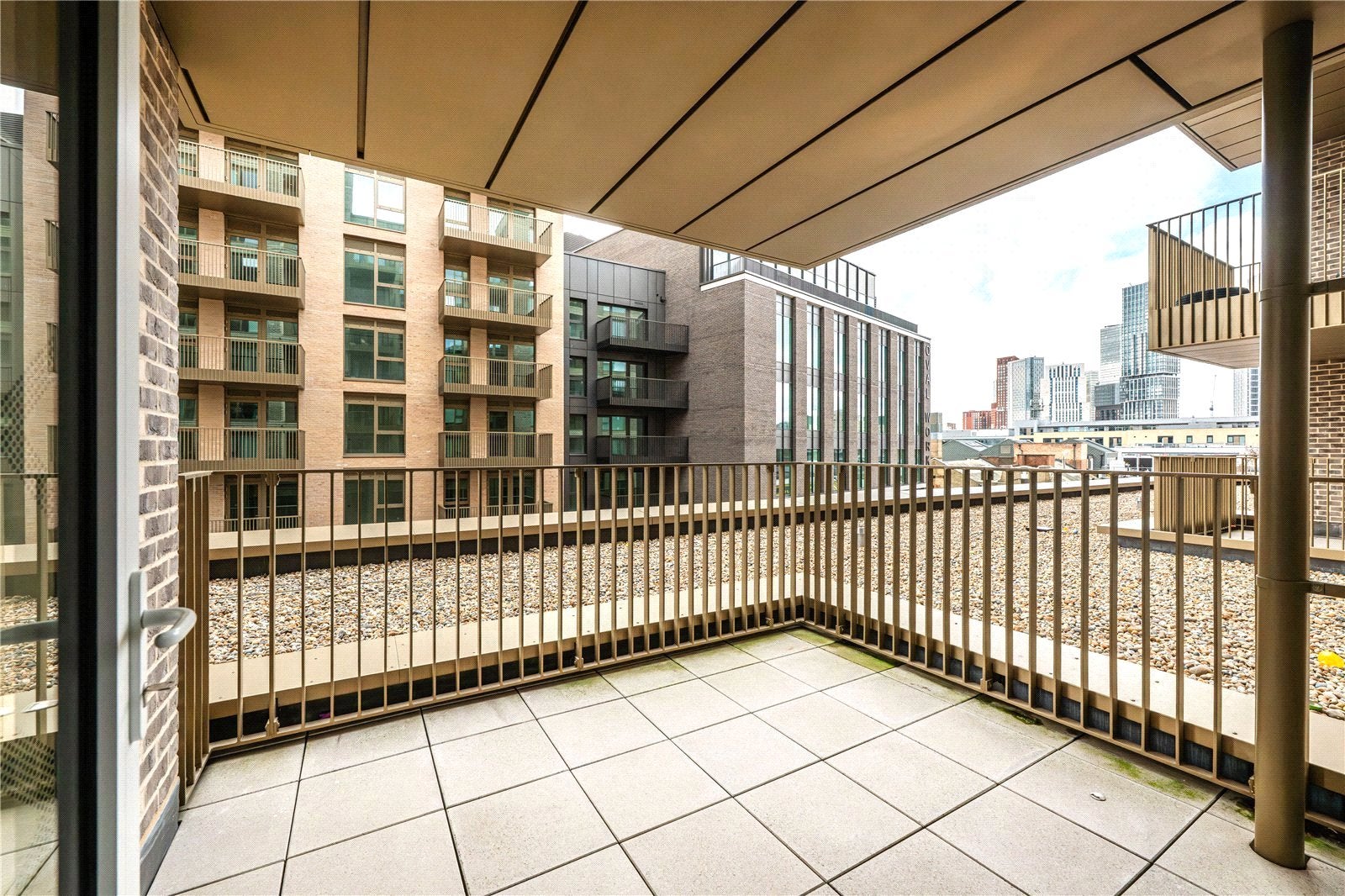 Flat Kennington Lane in Greater London