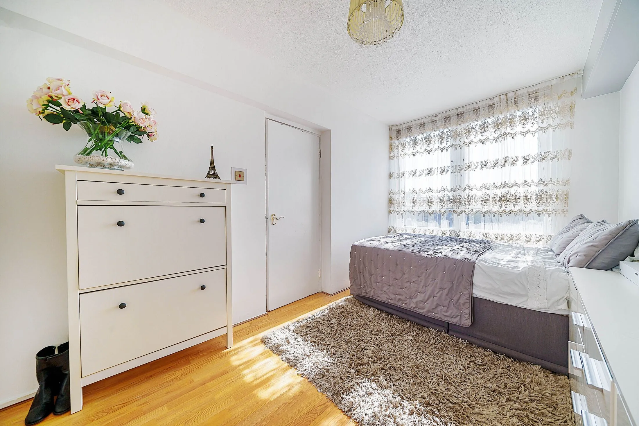 Flat Bath Street in Greater London
