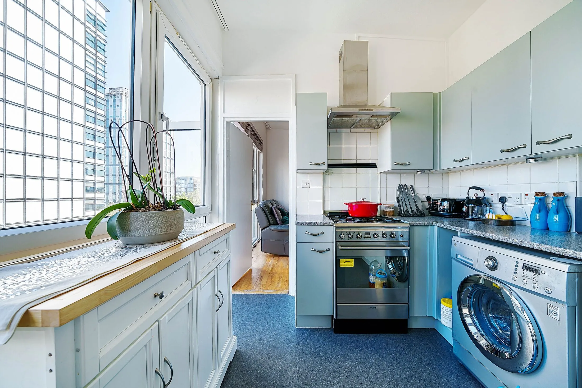 Flat Bath Street in Greater London