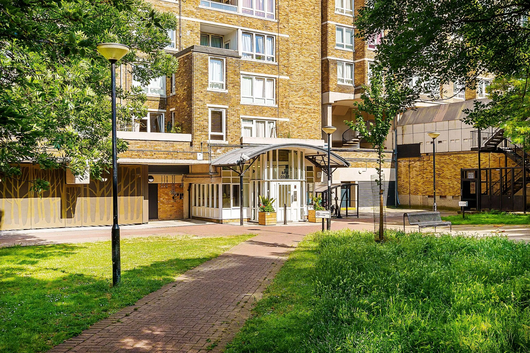 Flat Bath Street in Greater London