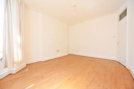 Flat Lillie Road in Greater London