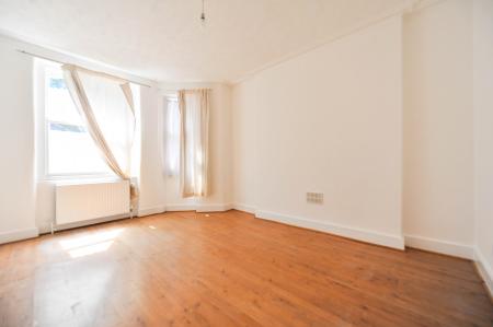 Flat Lillie Road in Greater London