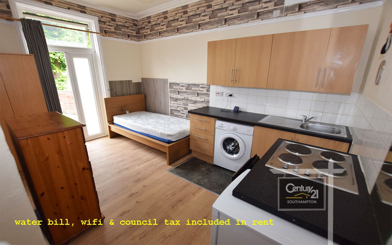Flat Cranbury Avenue in Southampton