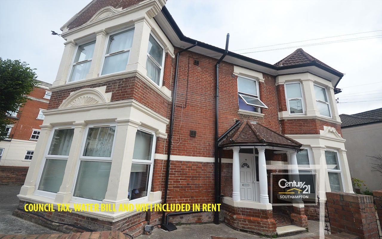 Flat Cranbury Avenue in Southampton