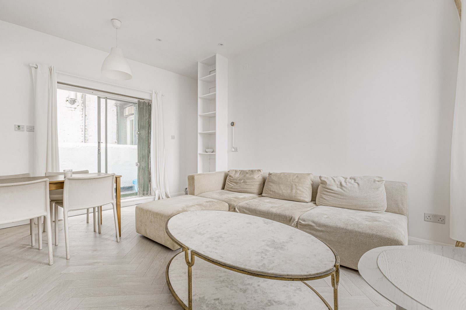 Flat Dawes Road in Greater London