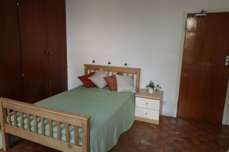 Room Manchester Road in Greater London