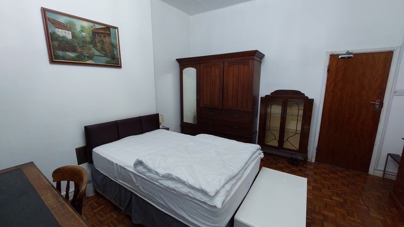 Room Manchester Road in Greater London