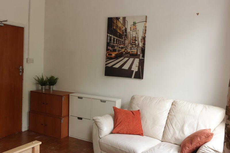 Room Manchester Road in Greater London