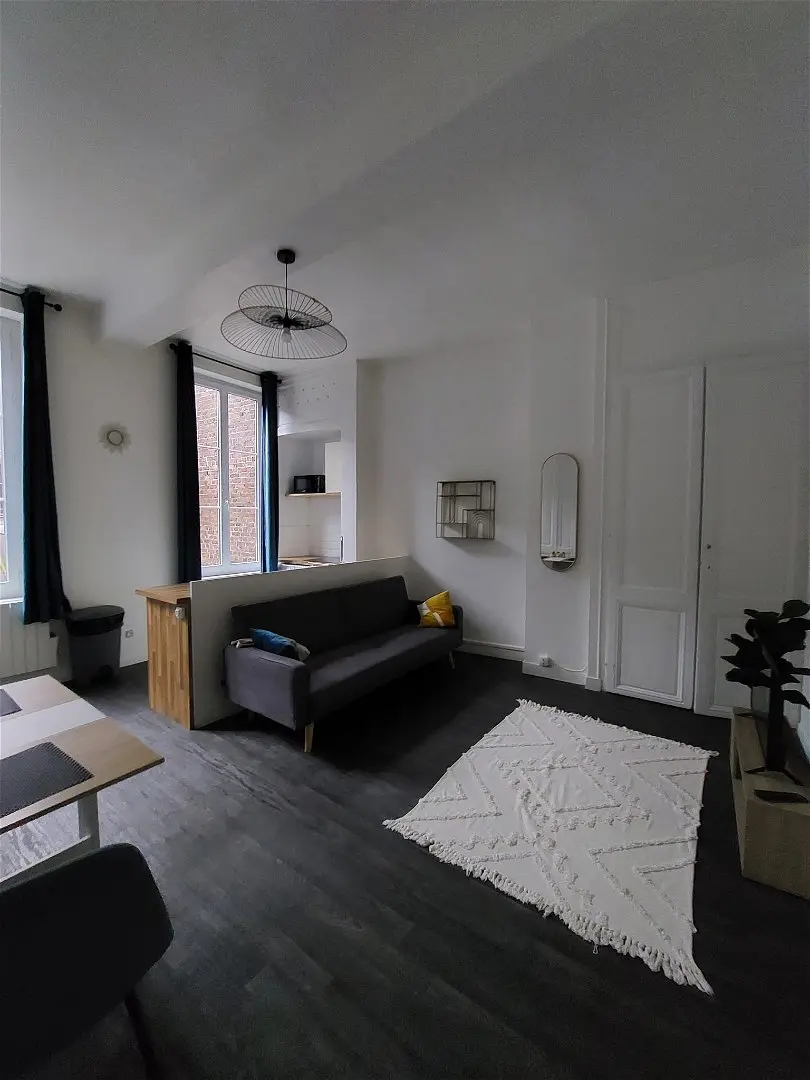 Flat Rue Saint-Nicolas in Rouen