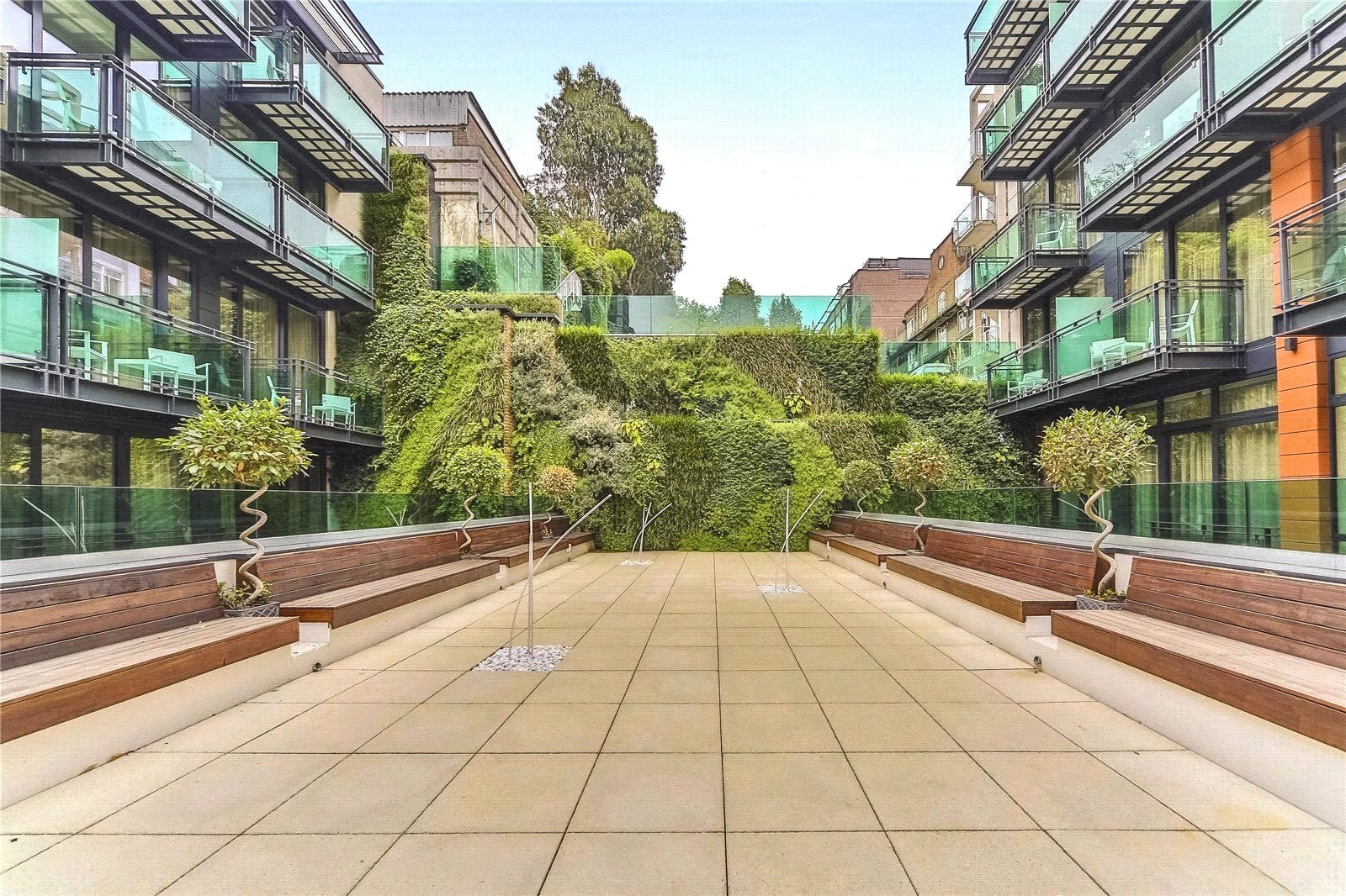 Flat Finchley Road in Greater London