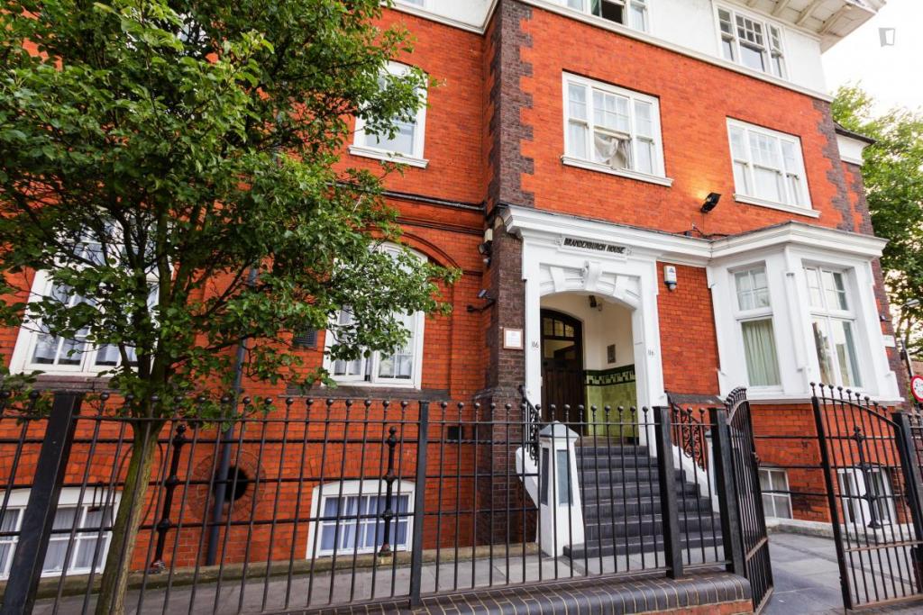 Room Fulham Palace Road in Greater London