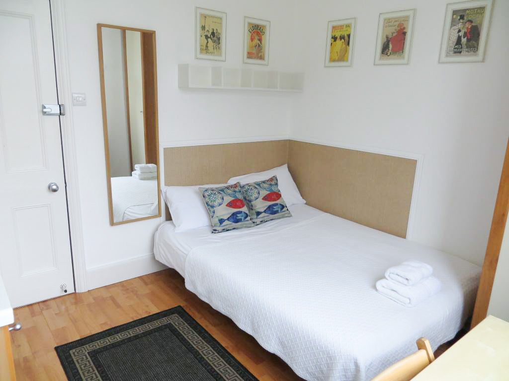 Room Fulham Palace Road in Greater London