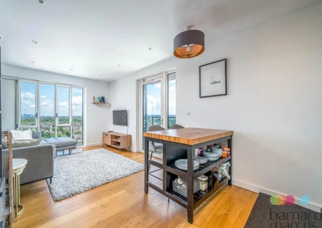 Room Mapleton Crescent in Greater London