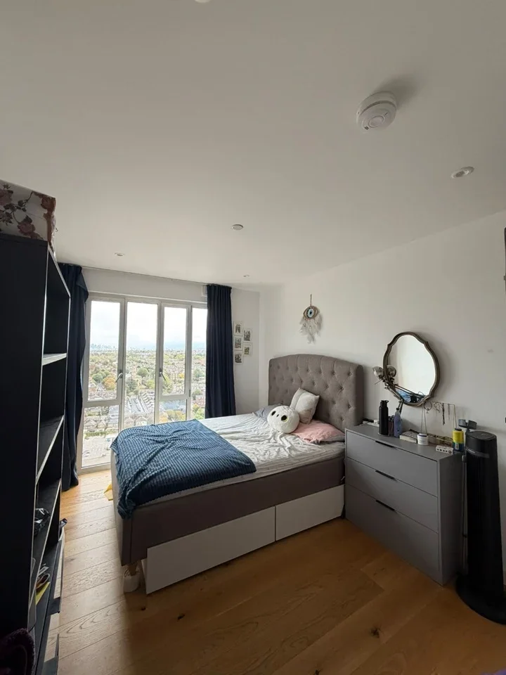 Room Mapleton Crescent in Greater London