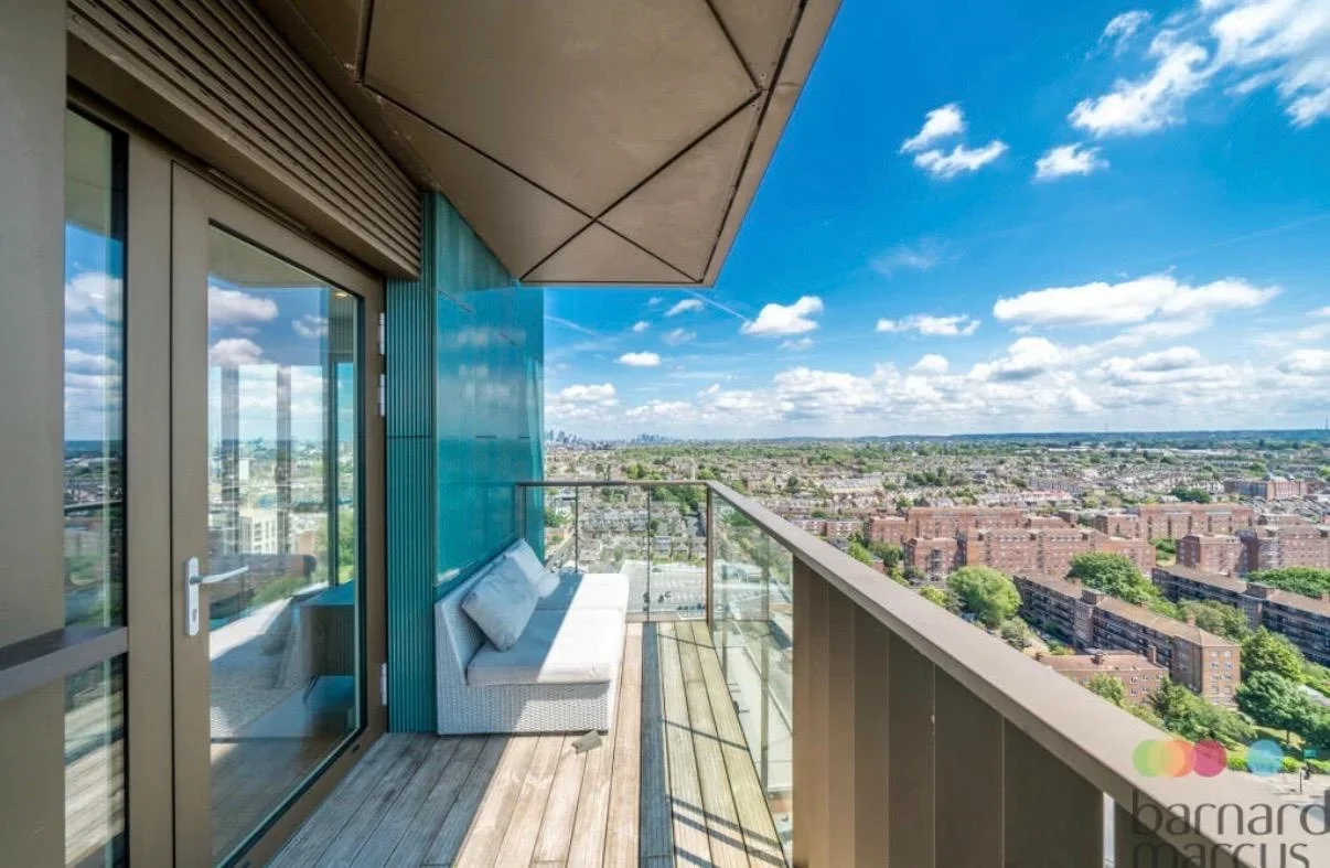 Room Mapleton Crescent in Greater London