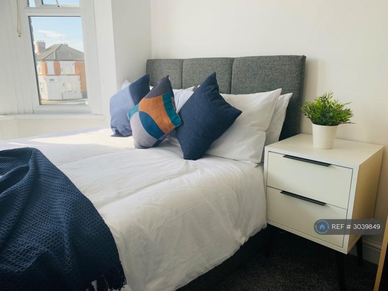 Room Reginald Road in Maidstone