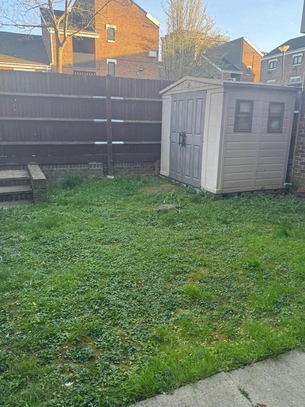 Room Manger Road in Greater London