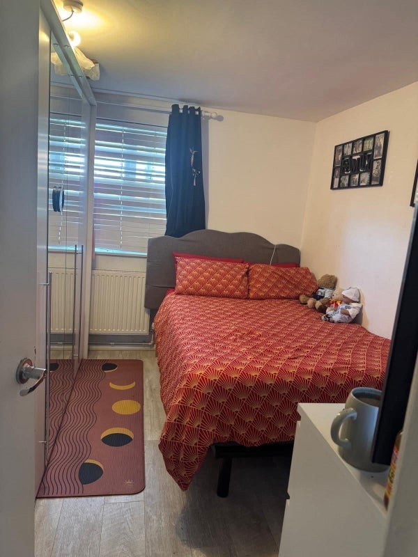 Room Manger Road in Greater London