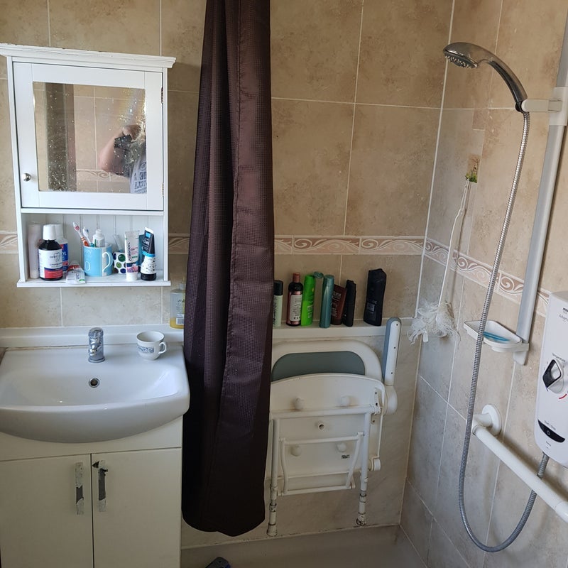 Room Pine View Road in Verwood