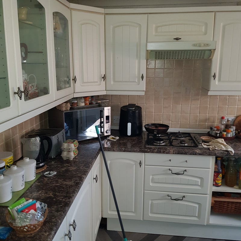 Room Pine View Road in Verwood