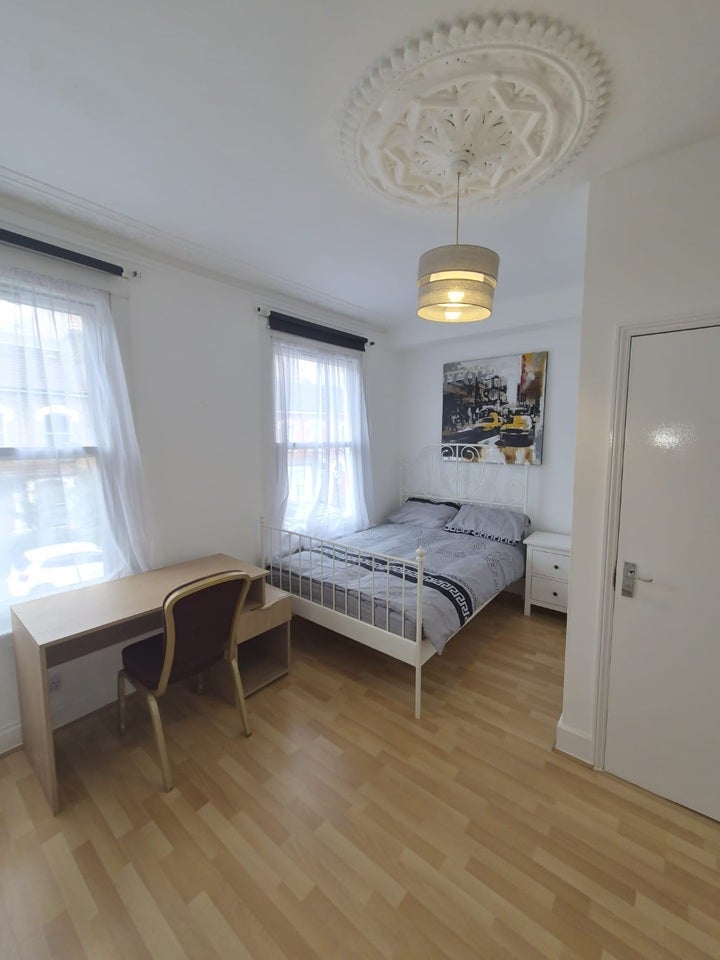 Flat Hornsey Park Road in Greater London