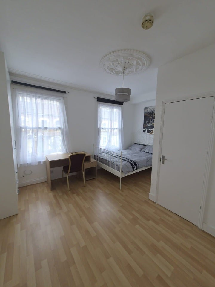 Flat Hornsey Park Road in Greater London