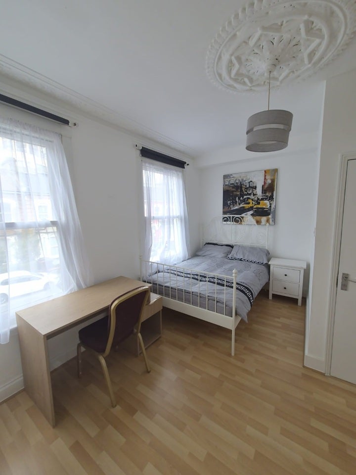 Flat Hornsey Park Road in Greater London