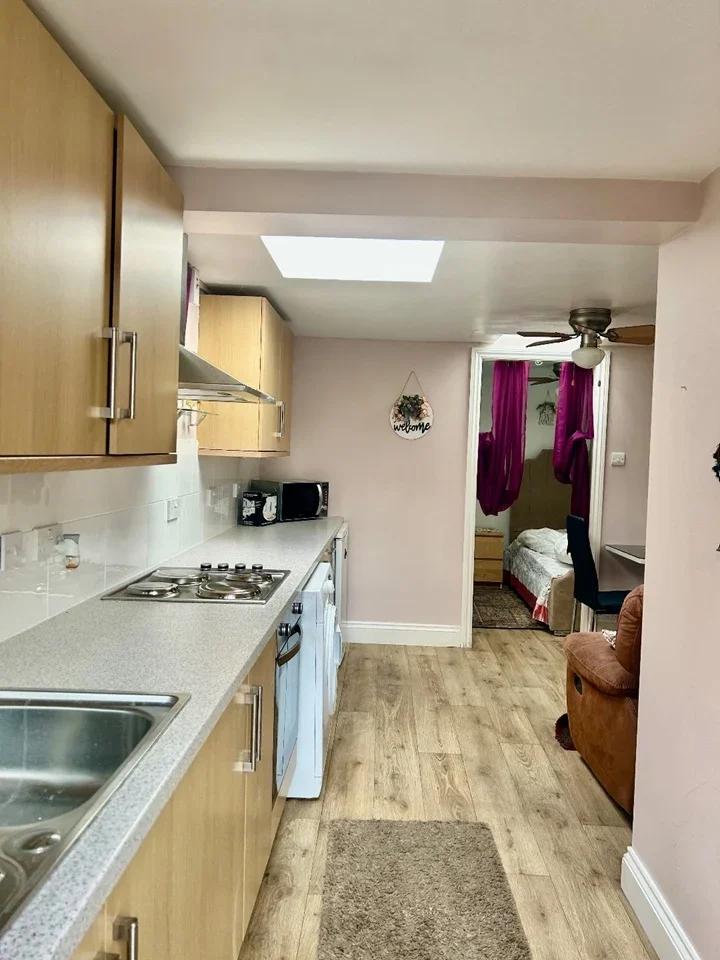 Flat Heath Road in Greater London