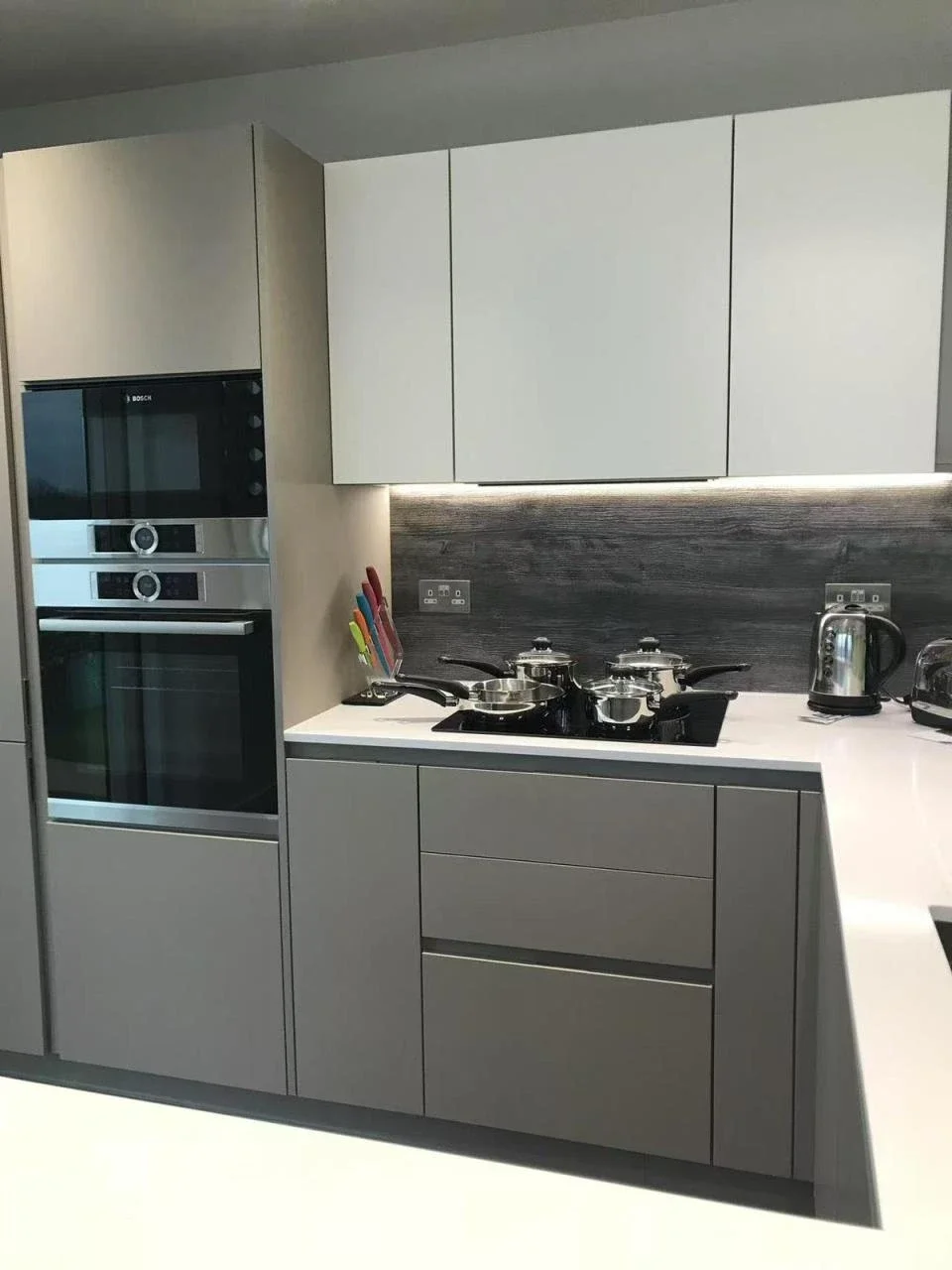 Flat Kayani Avenue in Greater London