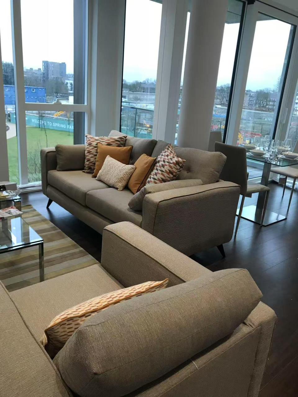 Flat Kayani Avenue in Greater London