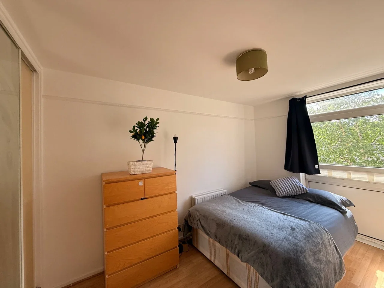Room Devons Road in Greater London