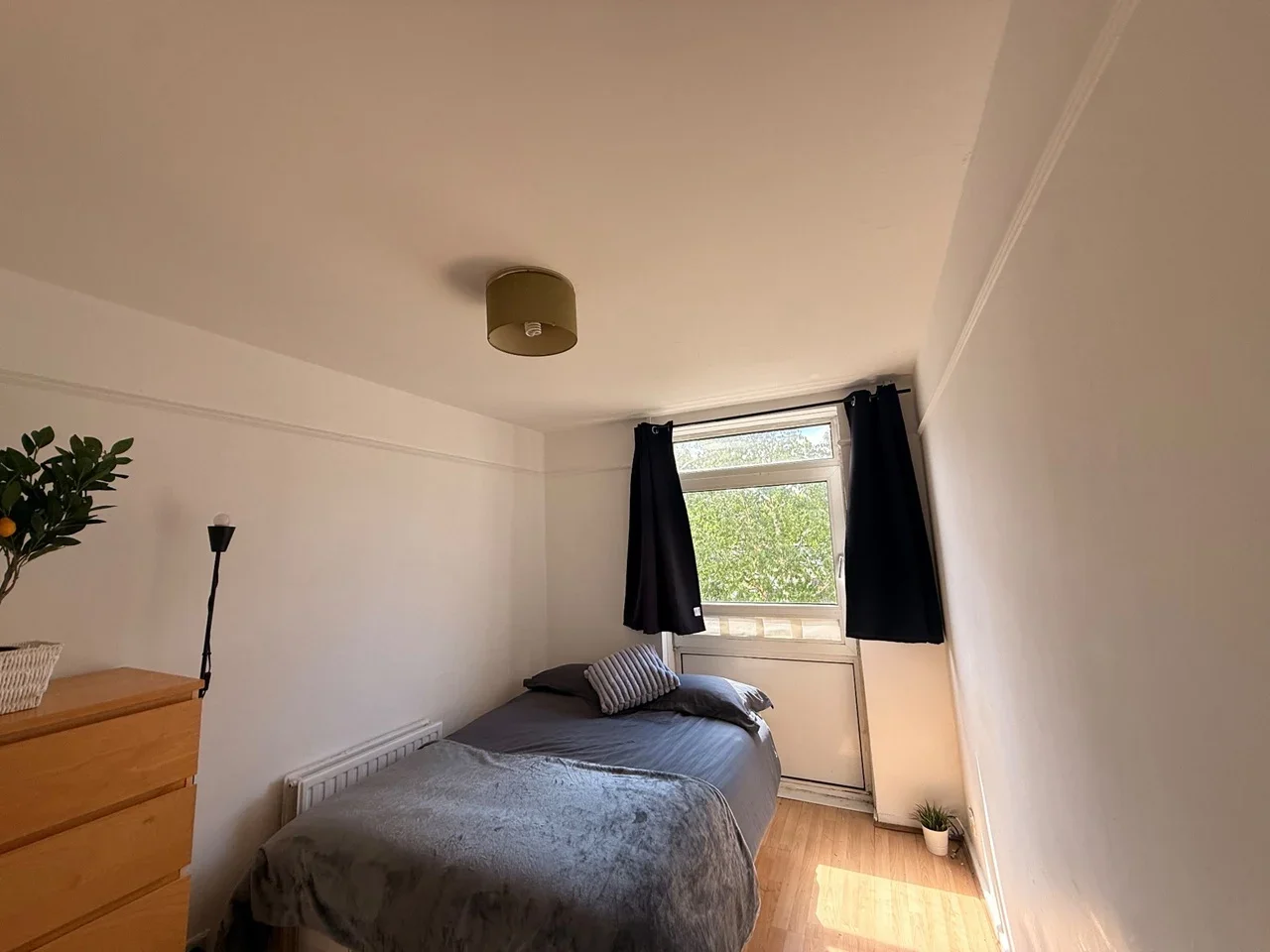Room Devons Road in Greater London