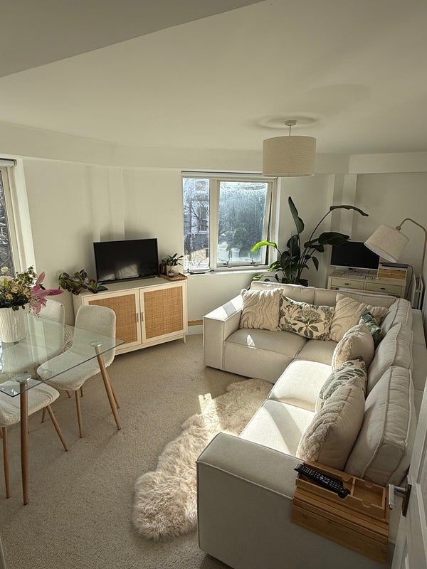 Room Queen's Drive in Greater London