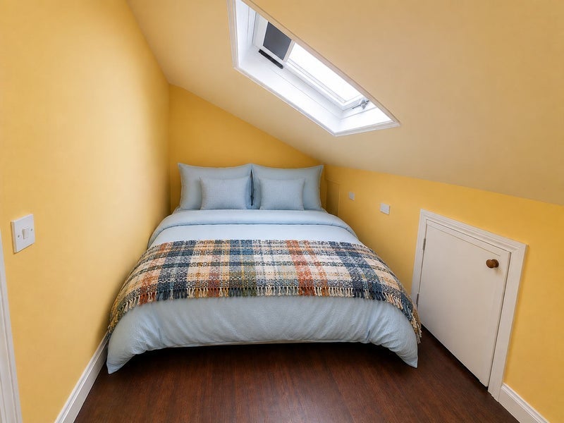 Room Gauden Road in Greater London