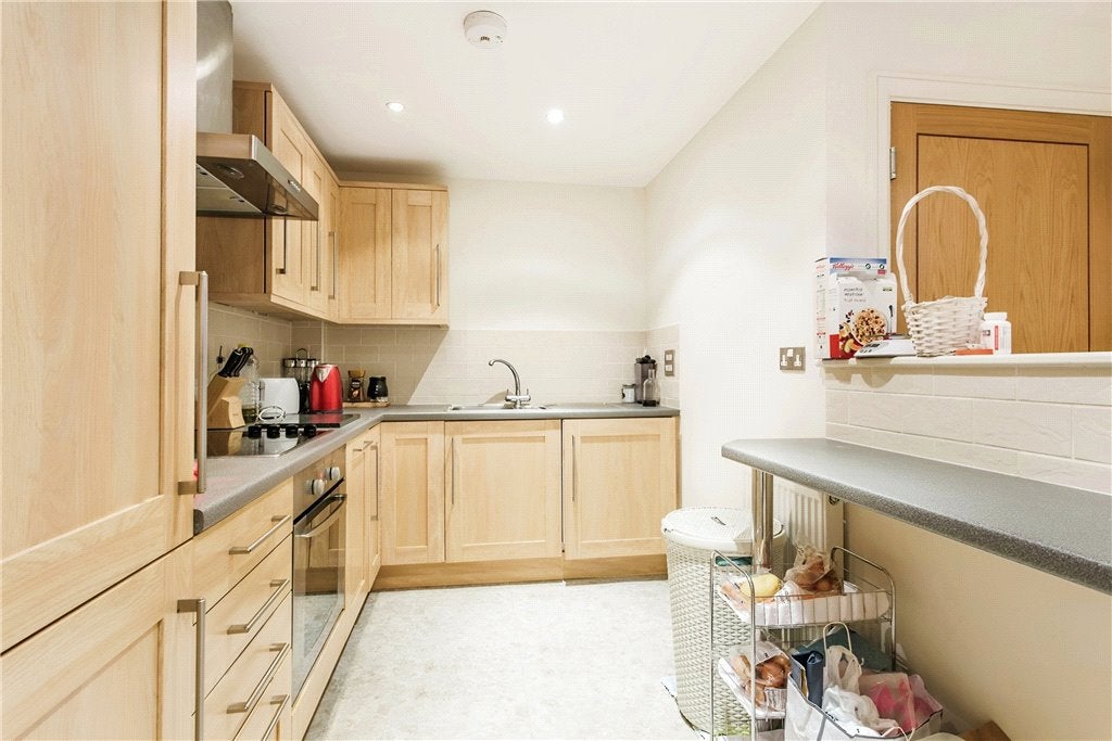 Flat Peascod Street in Windsor