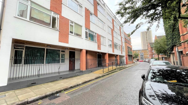 Flat Johnson Street in Greater London