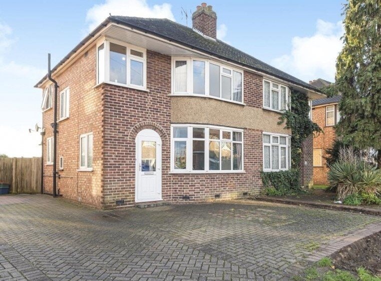 House Cassiobury Avenue in Greater London
