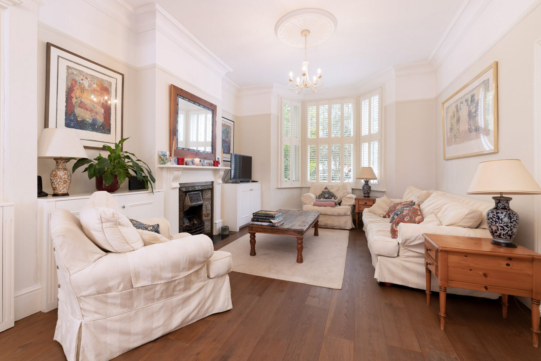 House Bassein Park Road in Greater London