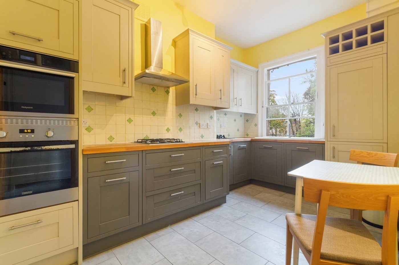 Flat Moray Road in Greater London
