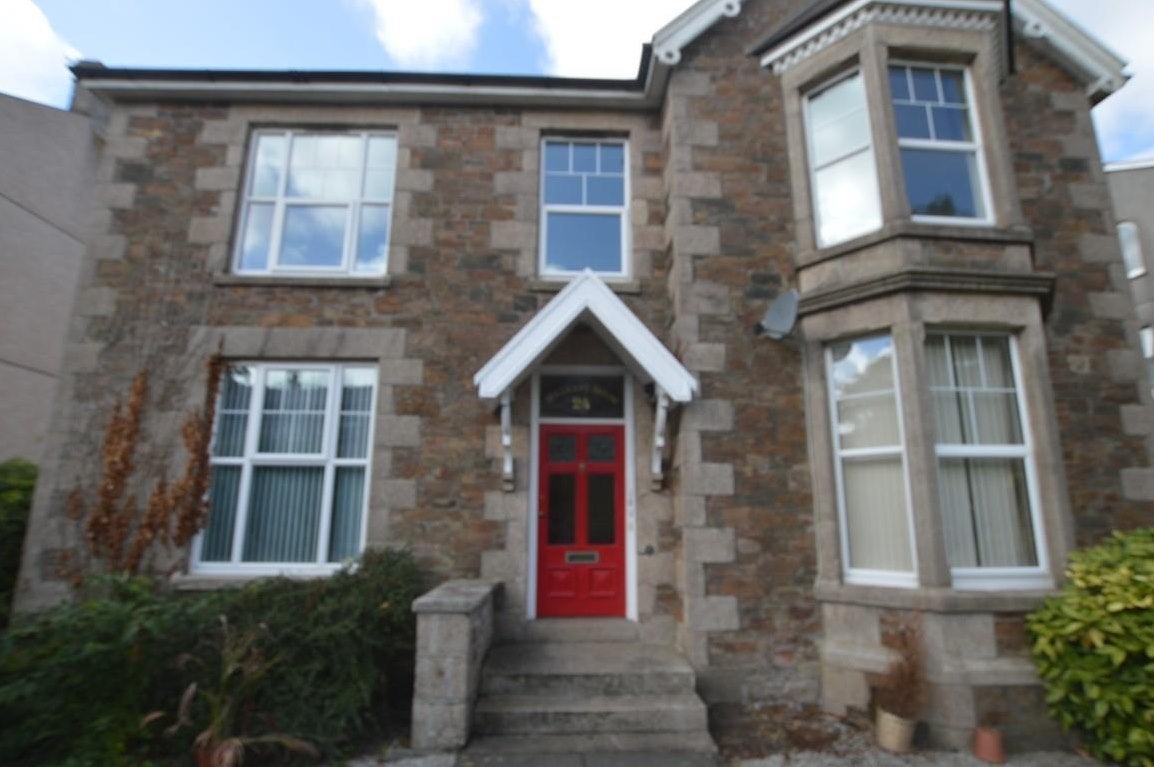 Flat Clinton Road in Redruth