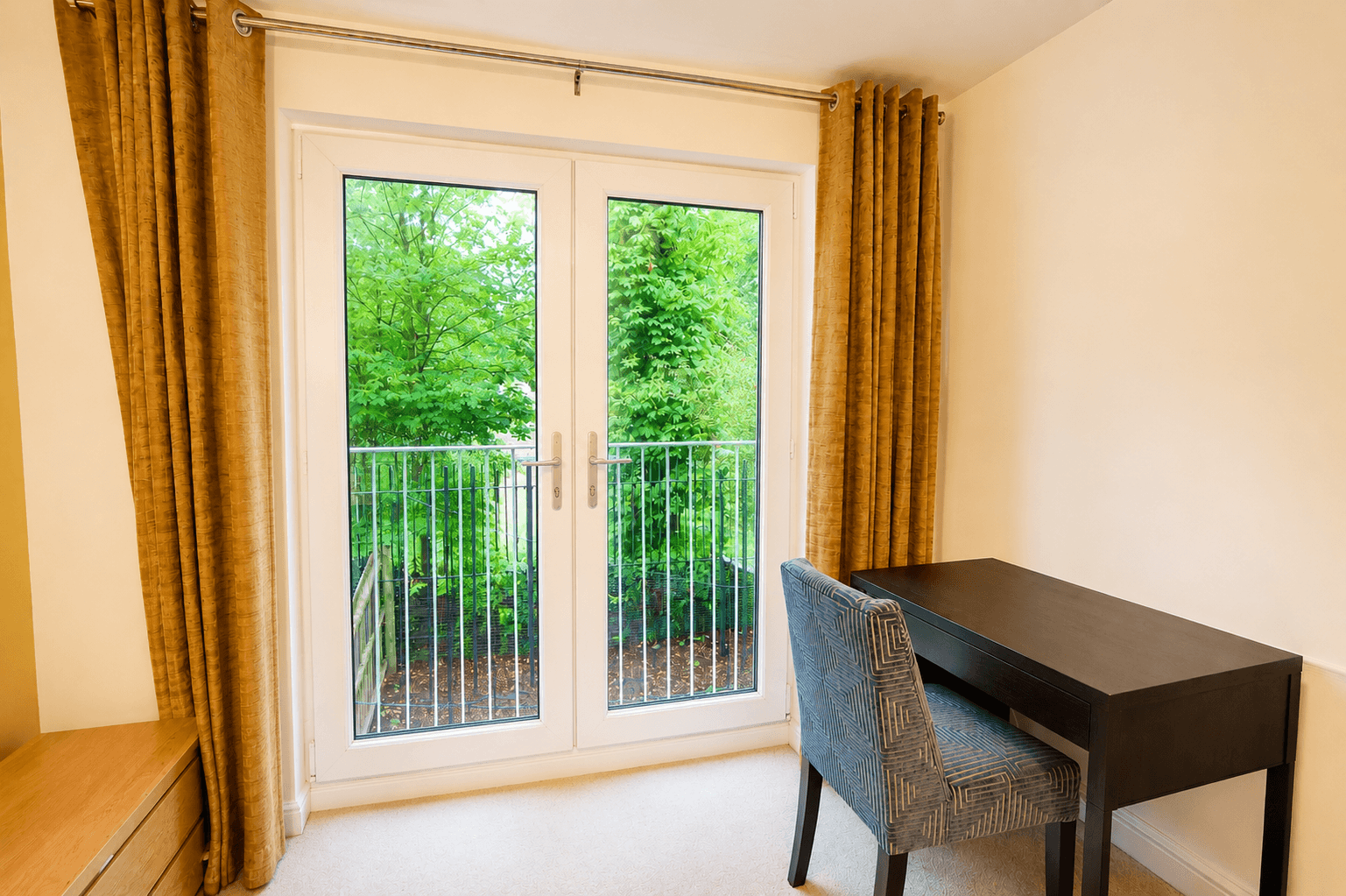 Flat Yalland Close in Bristol