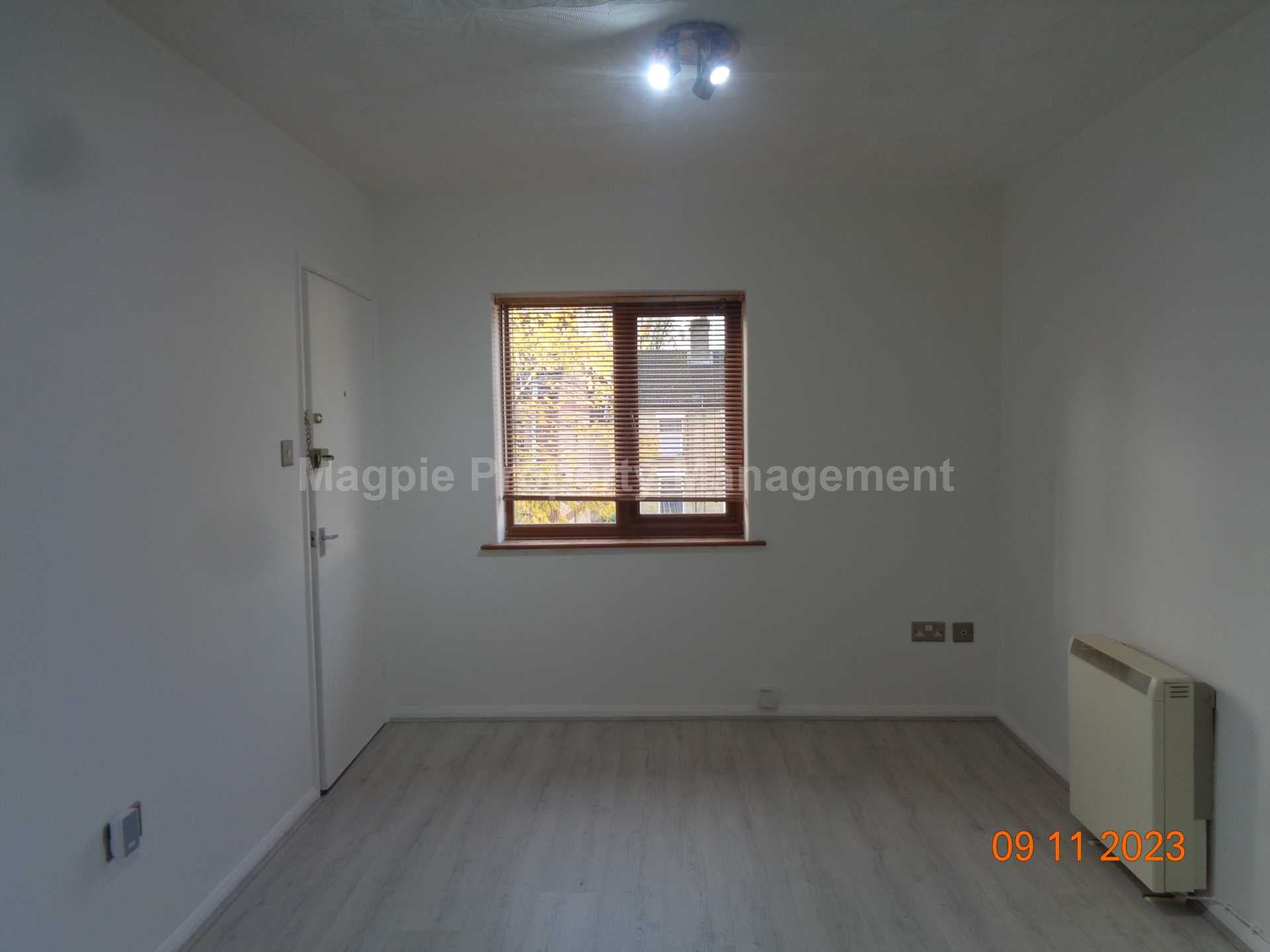 Flat Monument Court in Peterborough