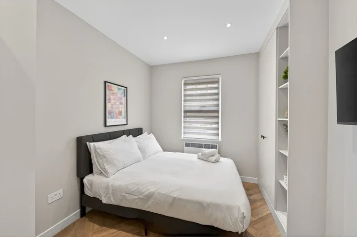 Room Baron's Court Road in Greater London