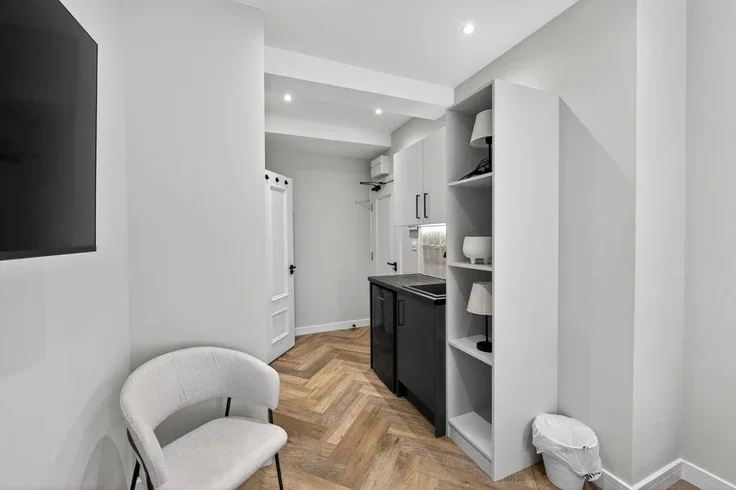 Room Baron's Court Road in Greater London