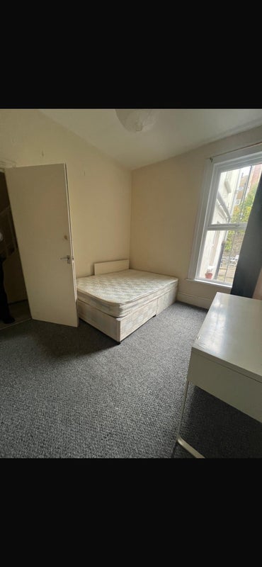 Room Senrab Street in Greater London