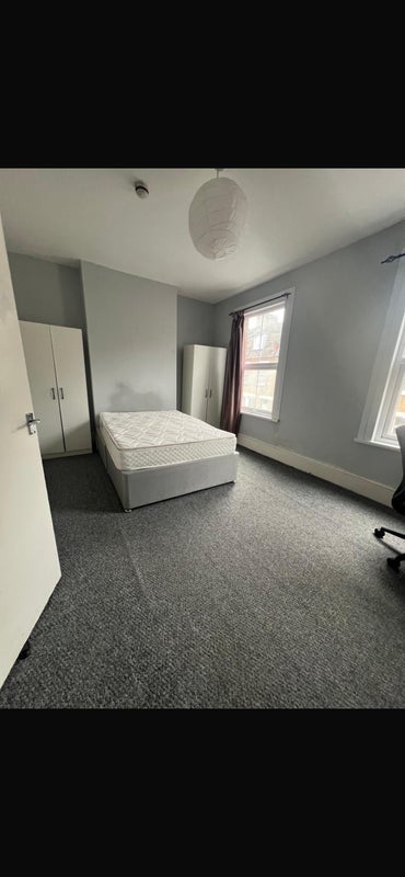 Room Senrab Street in Greater London