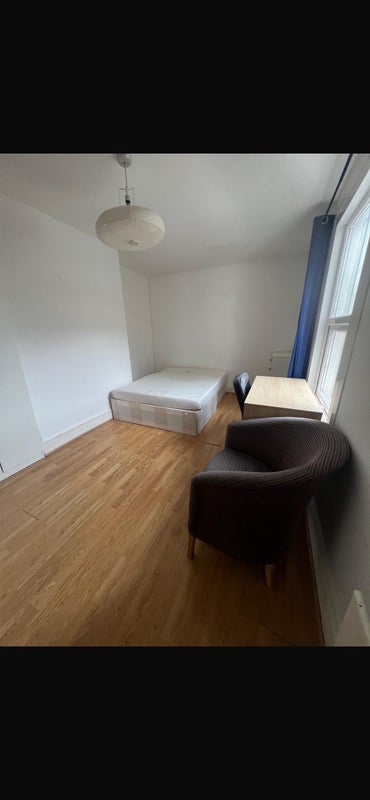 Room Senrab Street in Greater London