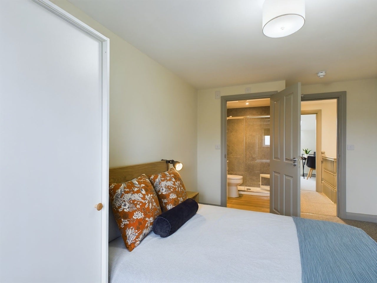 Room Charlton Road in Bristol