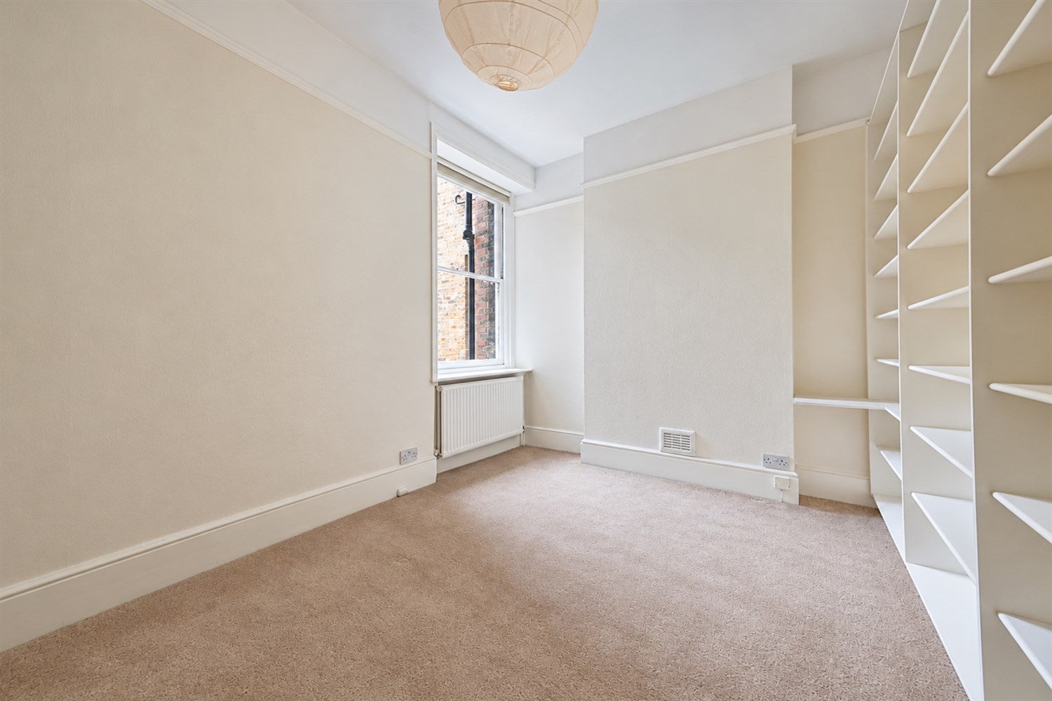 Flat Elgin Crescent in Greater London
