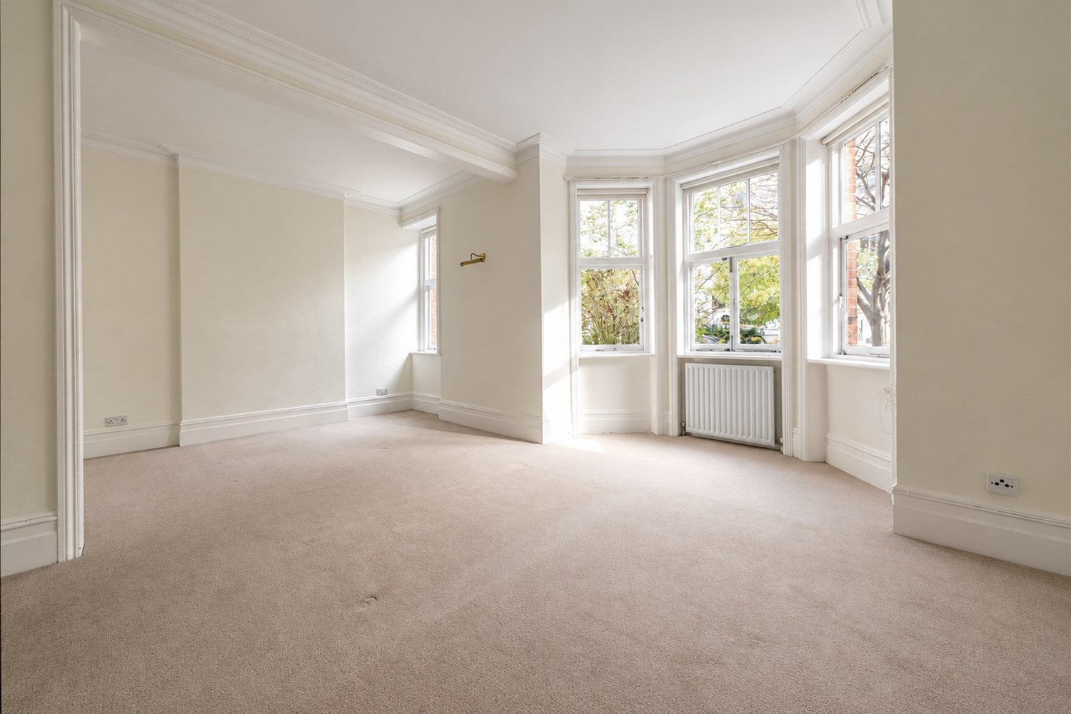 Flat Elgin Crescent in Greater London